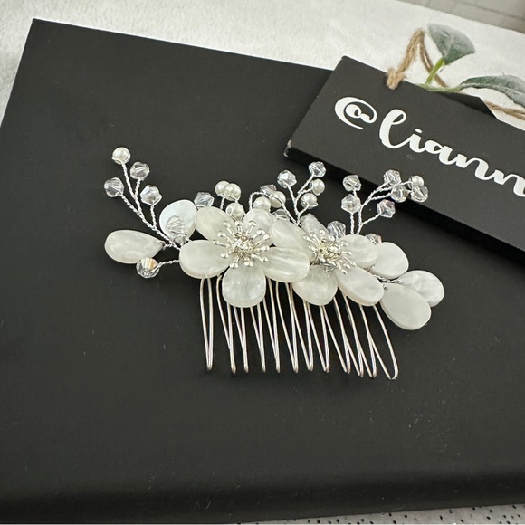Flowered Formal Hair Comb Piece - Picture 2 of 5